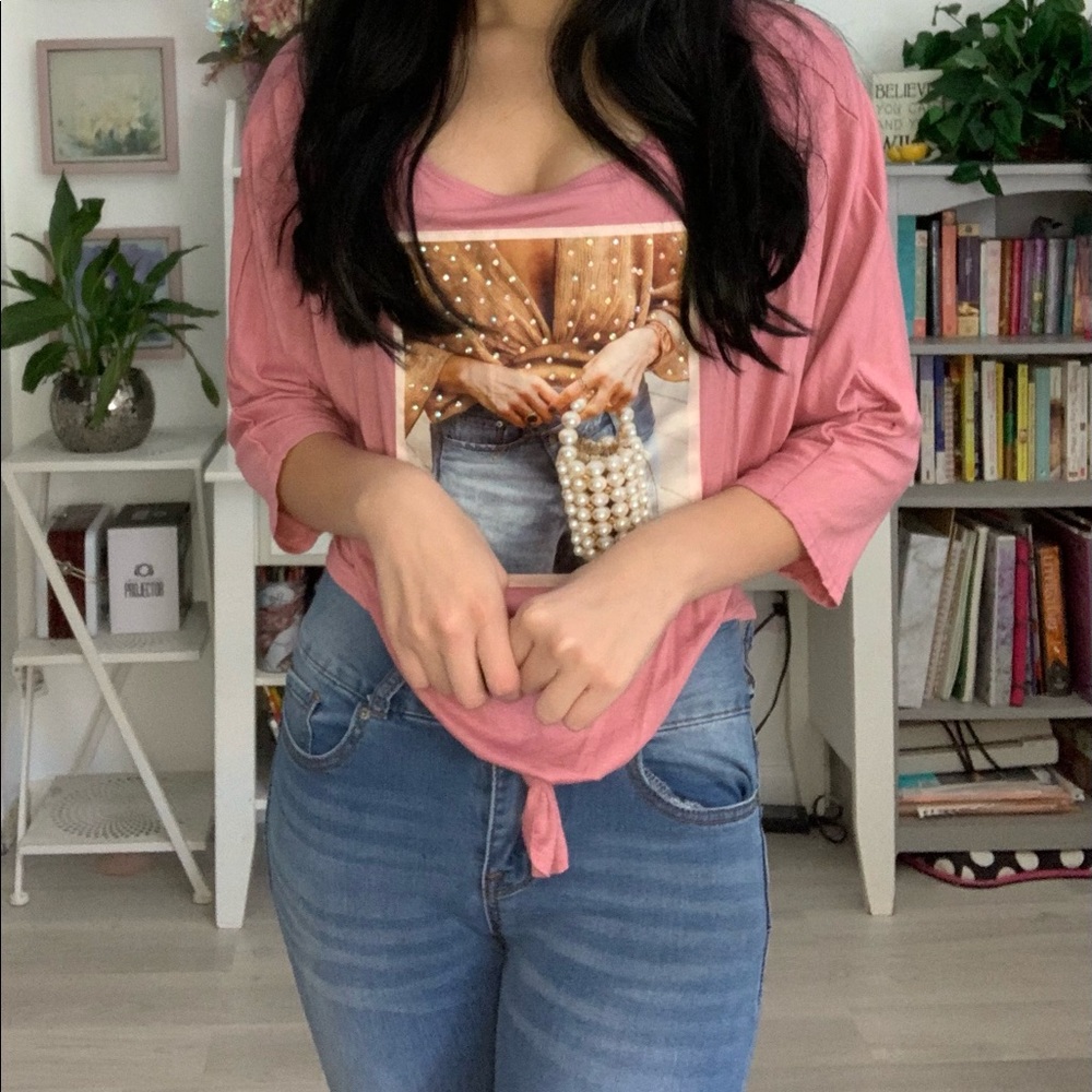 pink loose shirt with image
